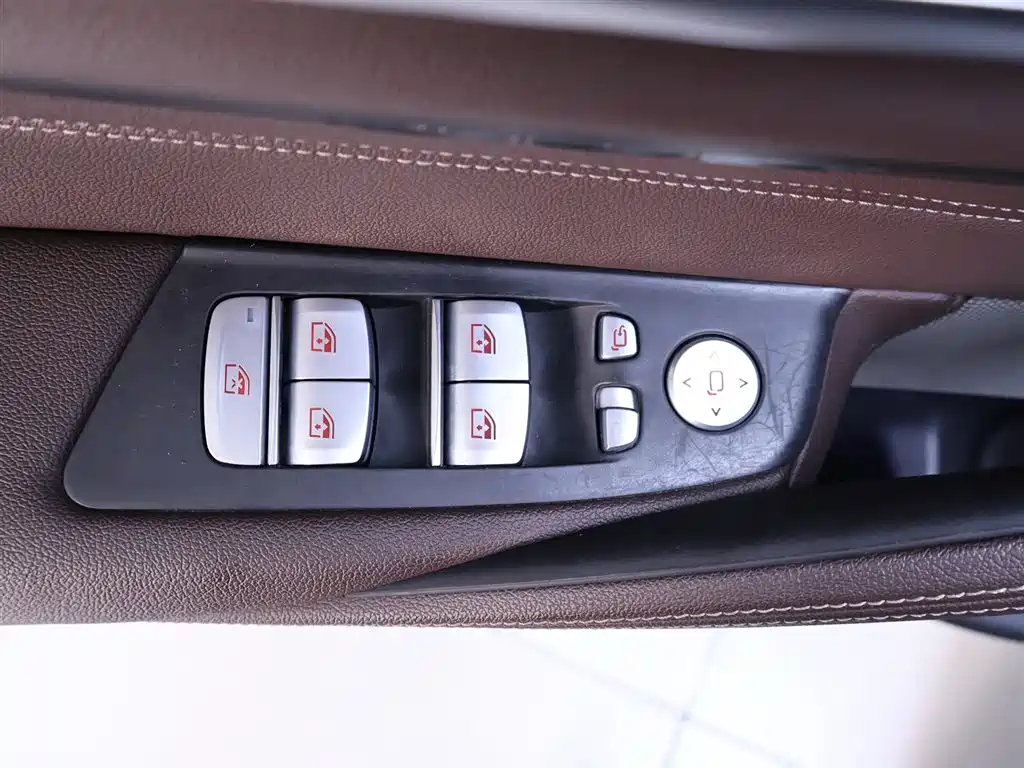 BMW 5 Series 2024 — фото 17
