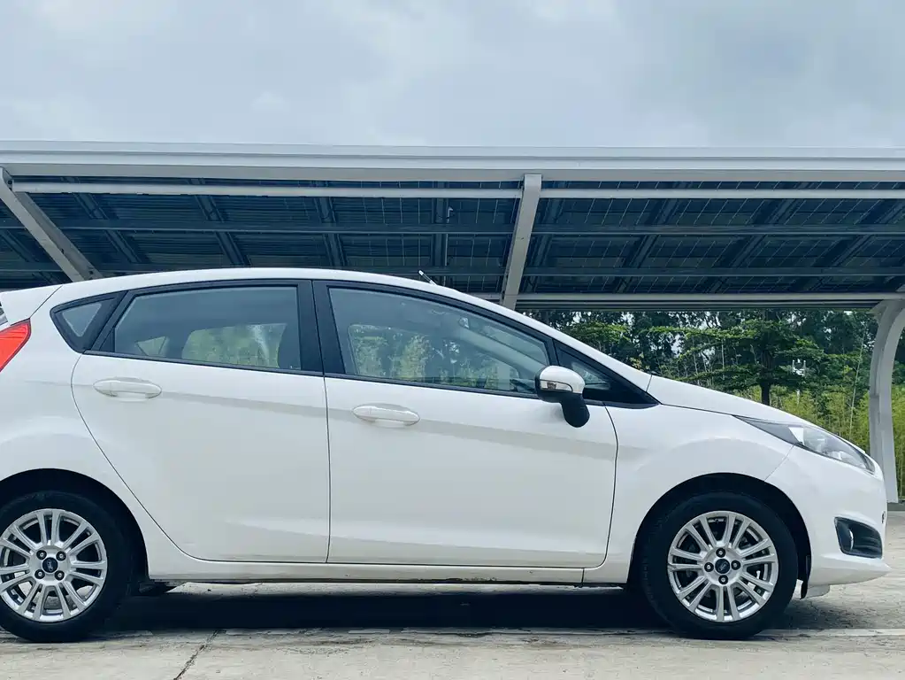 Ford Fiesta 2016 — фото 4