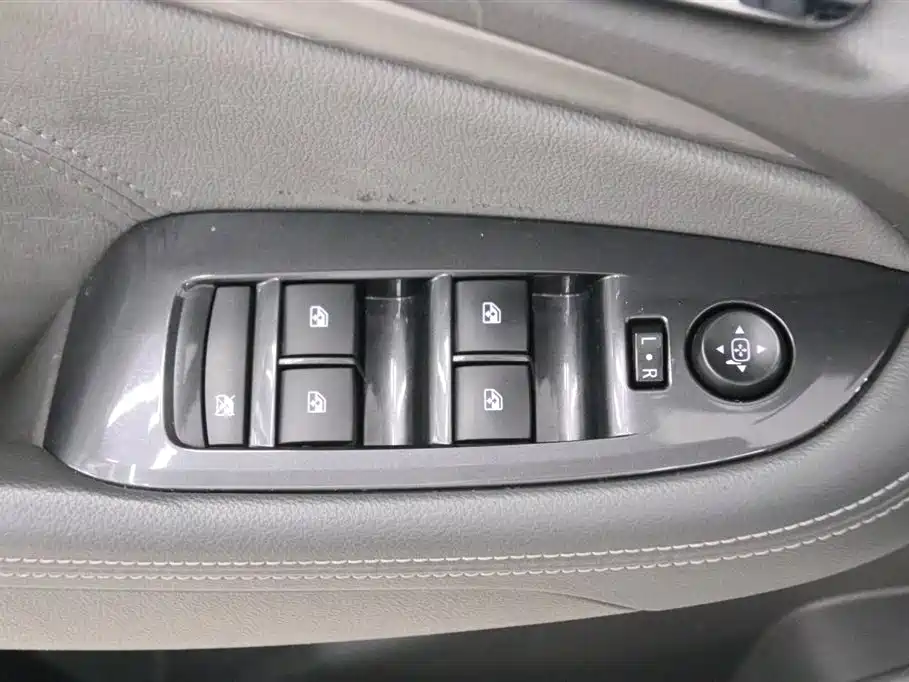 Chevrolet Malibu 2017 — фото 11