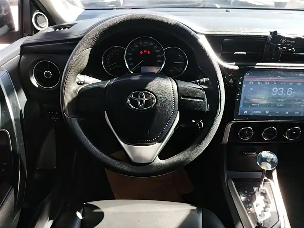 Toyota Corolla 2018 — фото 11