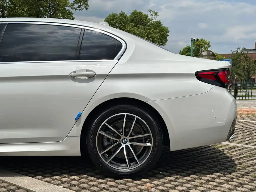 BMW 5 Series 2022 — фото 17