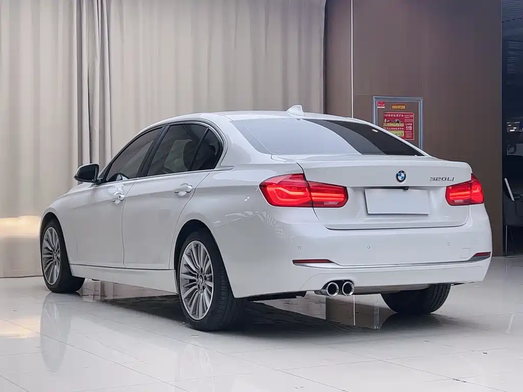 BMW 3 Series 2019 — фото 13