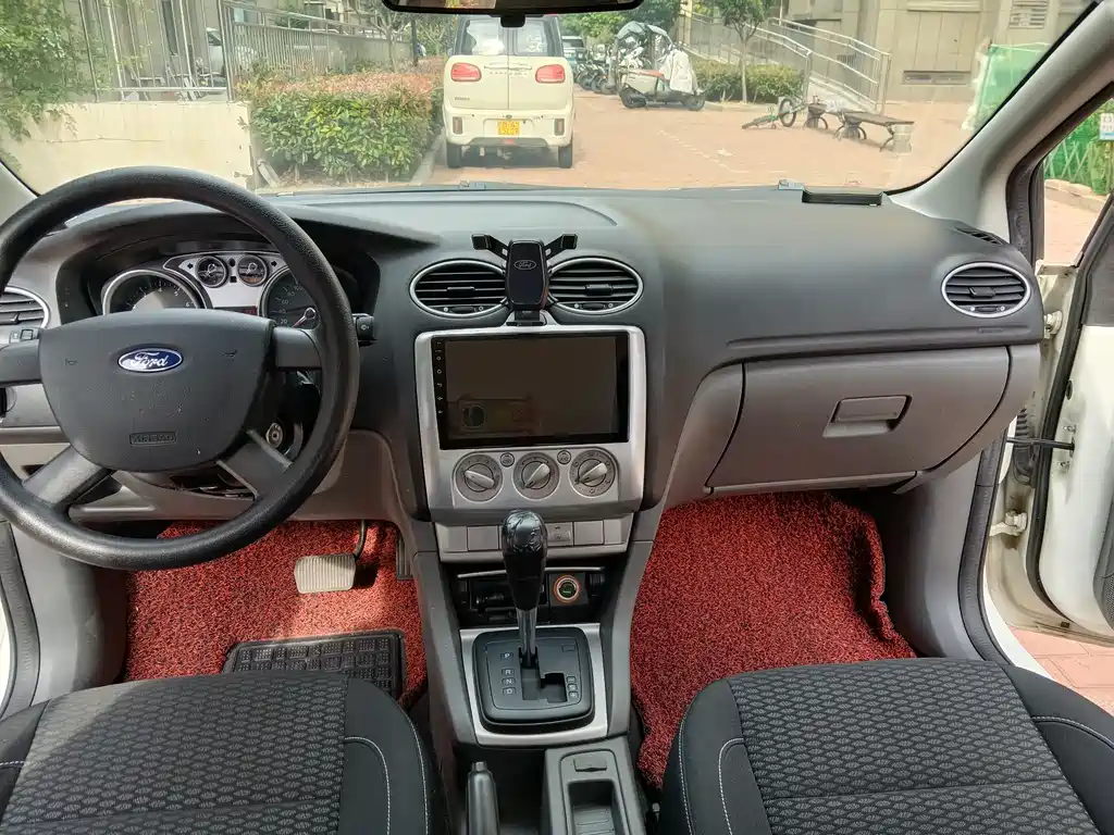 Ford Focus 2015 — фото 17