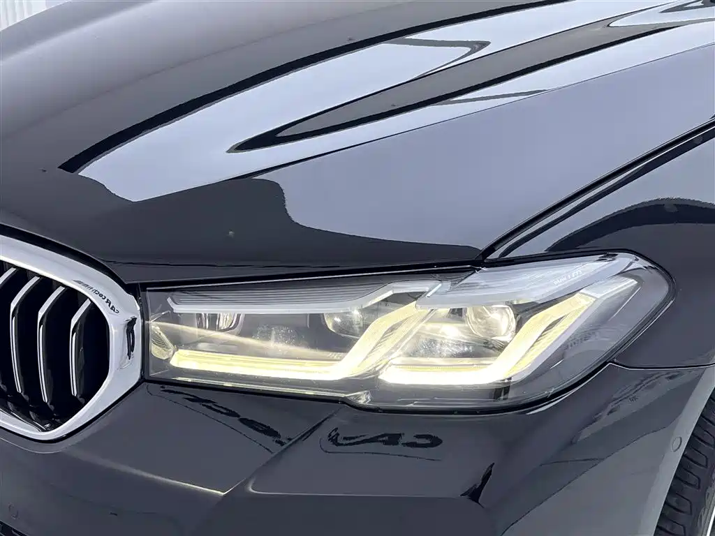 BMW 5 Series 2022 — фото 9