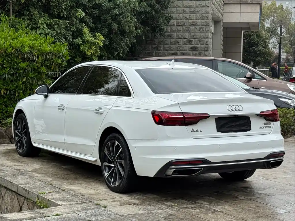 Audi A4L 2022 — фото 7