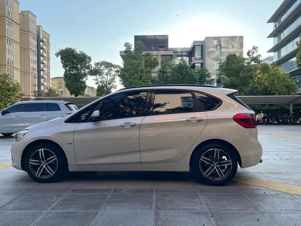 BMW 2 Series Active Tourer 2018 — фото 5