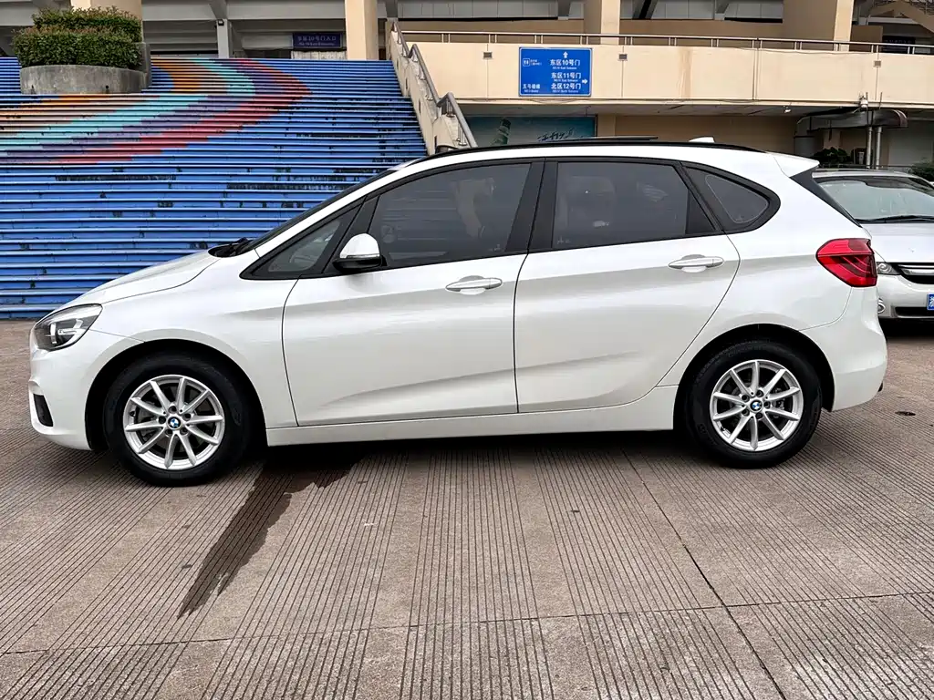 BMW 2 Series Active Tourer 2016 — фото 2