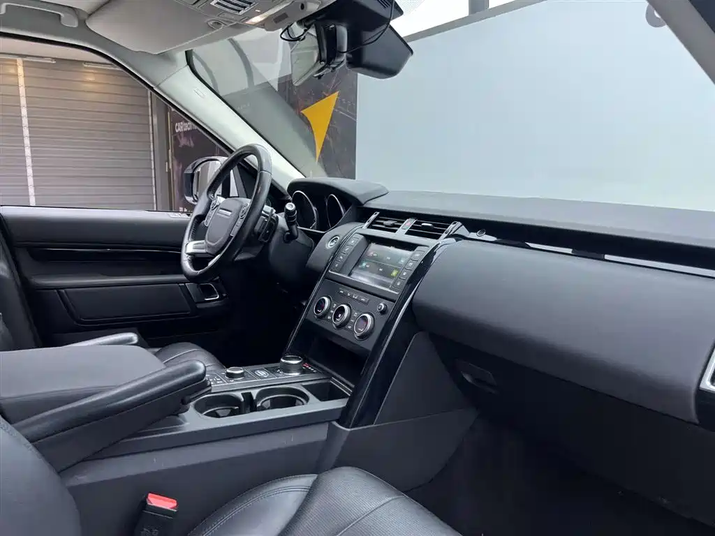 Land Rover Discovery 2018 — фото 23