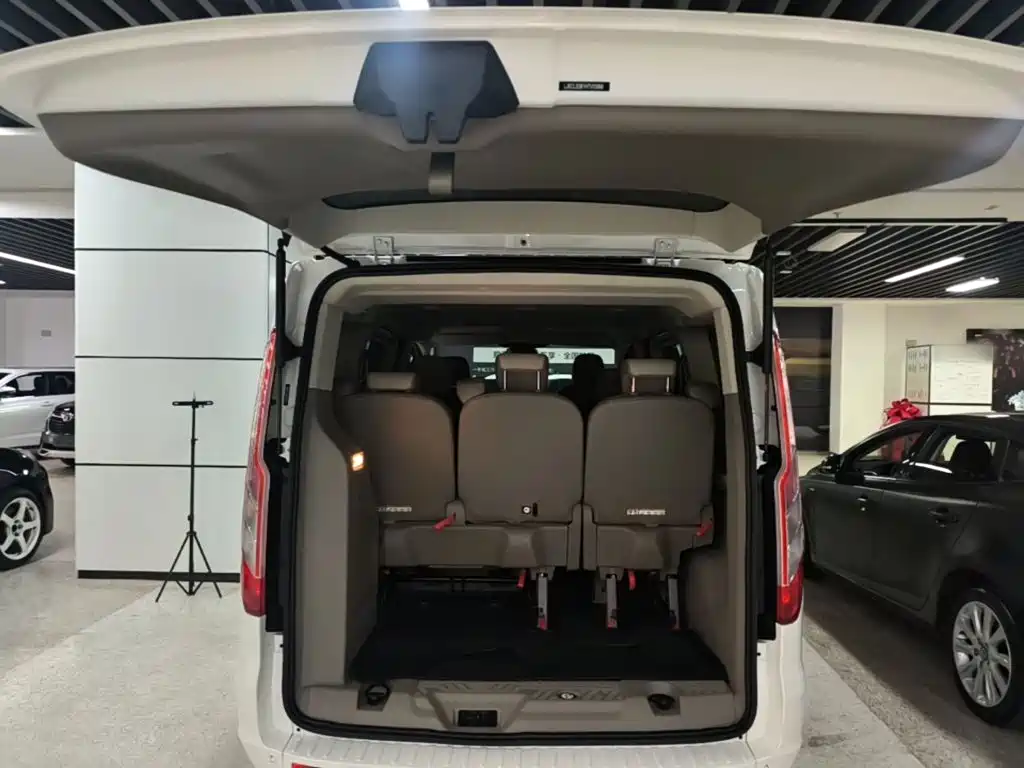 Ford Tourneo 2017 — фото 19