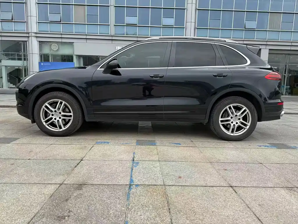 Porsche Cayenne 2017 — фото 3