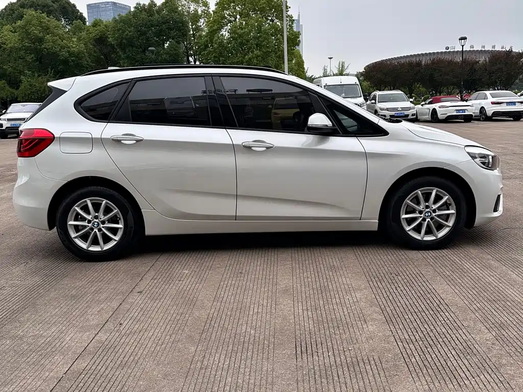 BMW 2 Series Active Tourer 2016 — фото 7