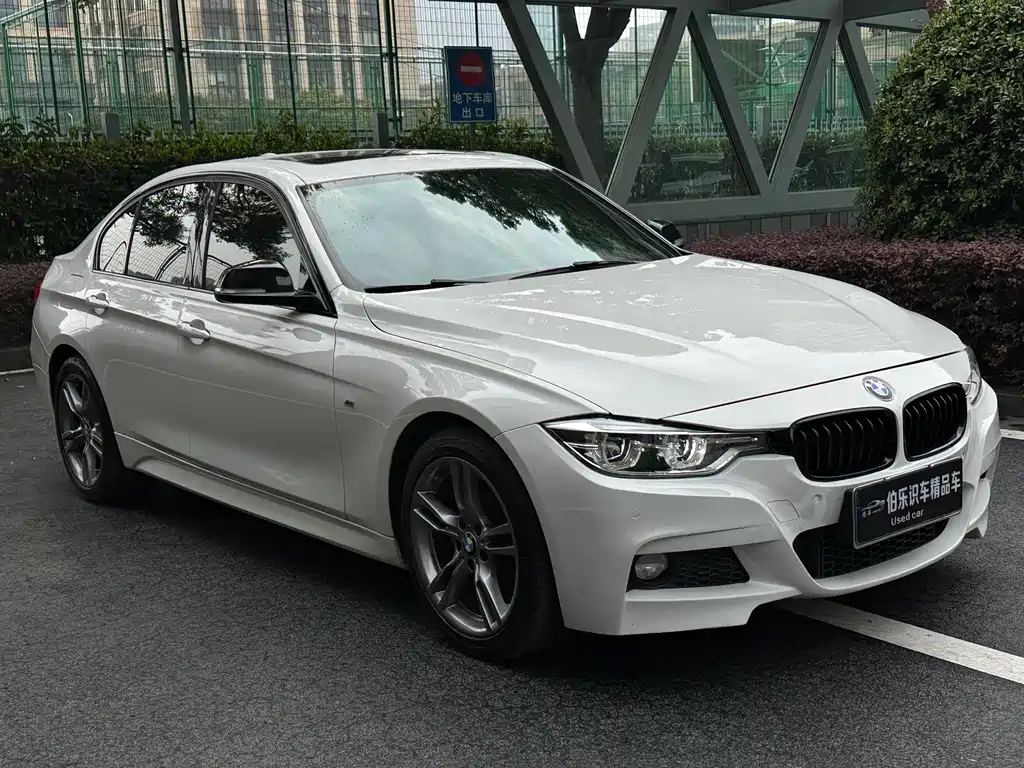 BMW 3 Series 2018 — фото 9