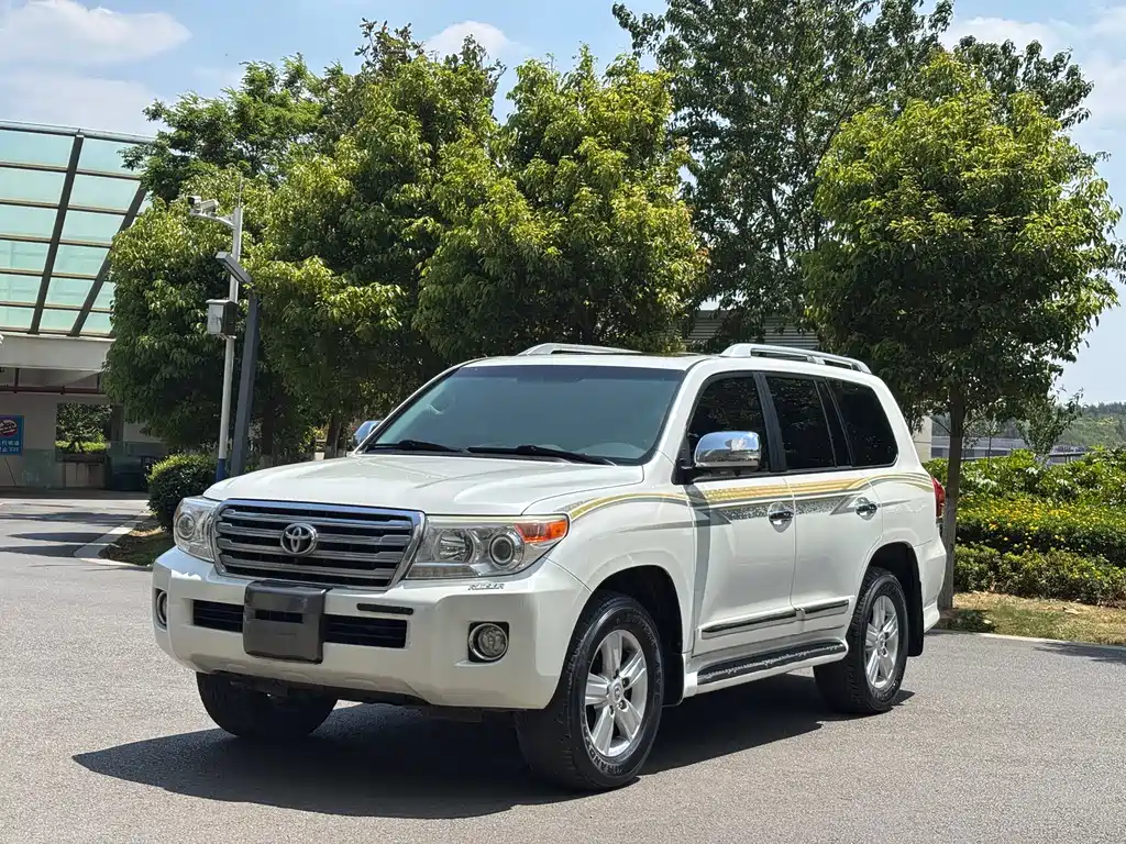 Toyota Land Cruiser 2015 — фото 1