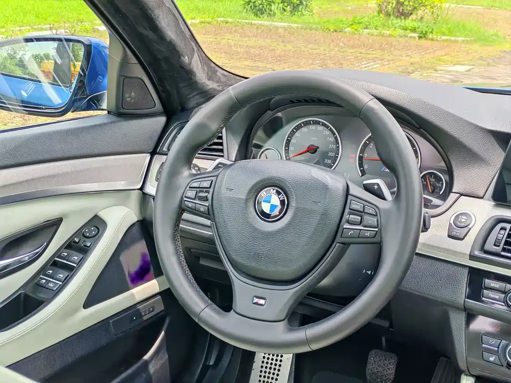 BMW M5 2012 — фото 10