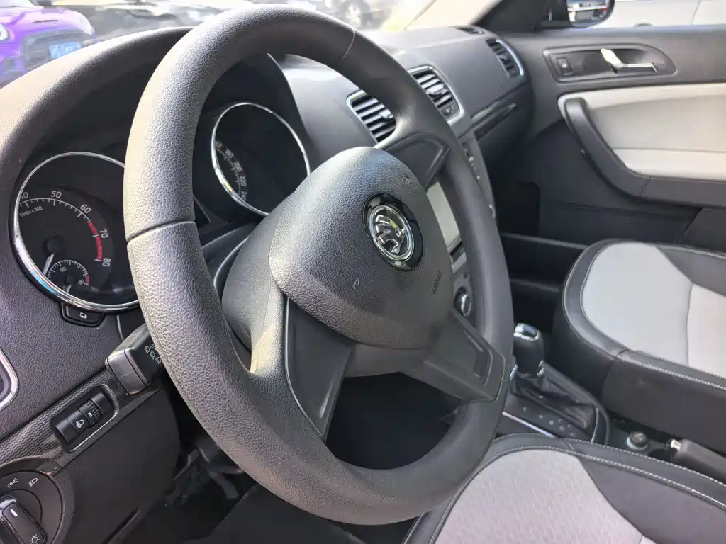 Skoda Yeti 2016 — фото 21