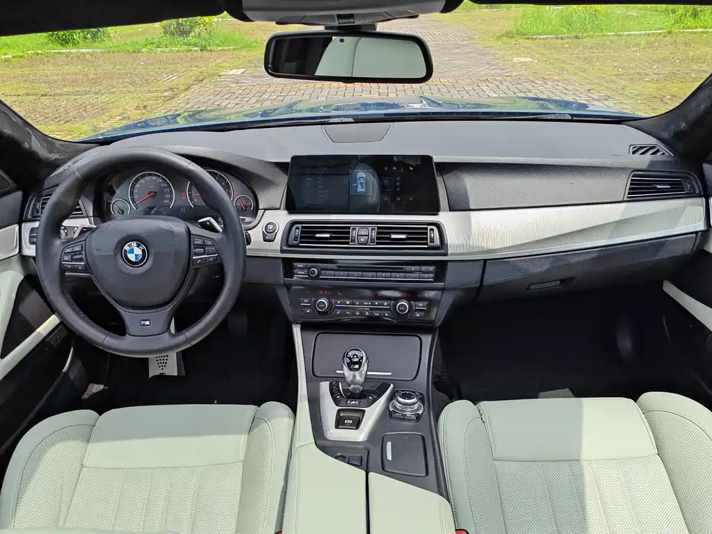 BMW M5 2012 — фото 9