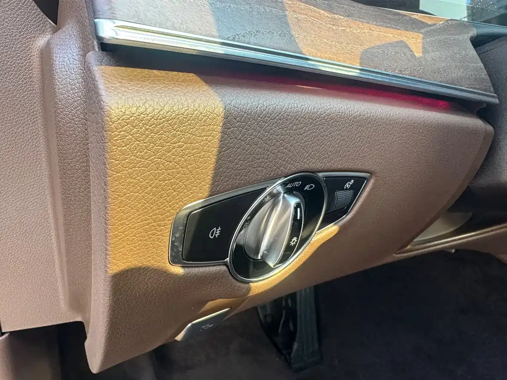 Mercedes-Benz E-Class 2022 — фото 16