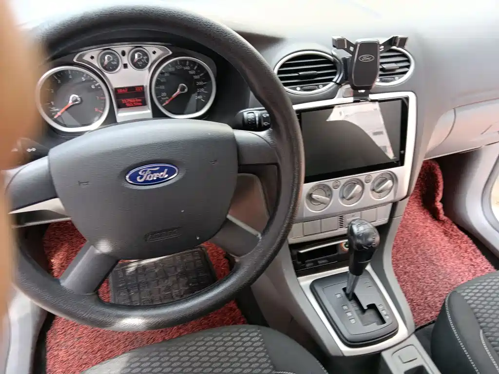 Ford Focus 2013 — фото 19