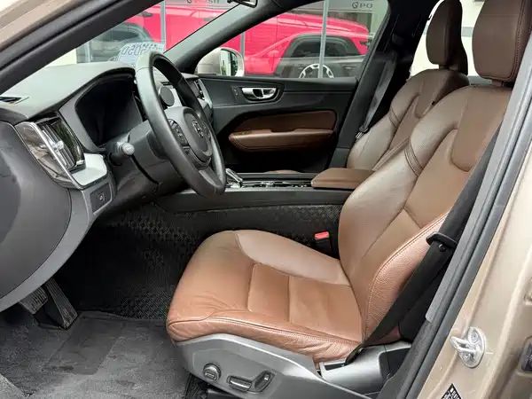 Volvo XC60 2022