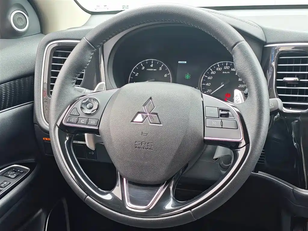 Mitsubishi Outlander 2022 — фото 15