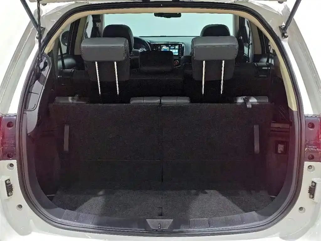 Mitsubishi Outlander 2022 — фото 26