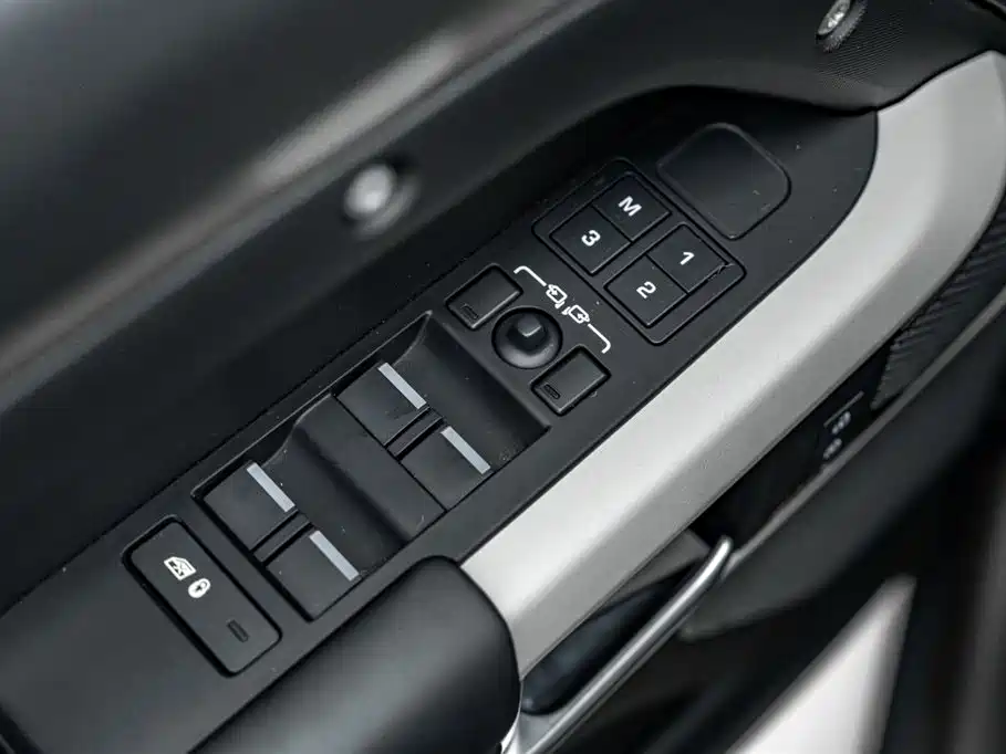 Land Rover Defender 2024 — фото 13