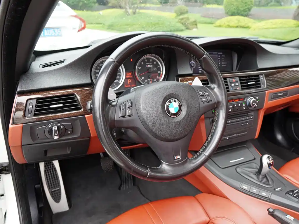 BMW M3 2011 — фото 25
