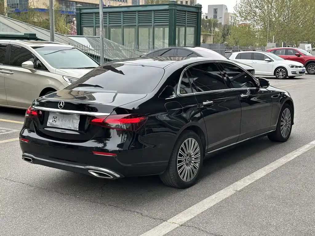 Mercedes-Benz E-Class 2022 — фото 4