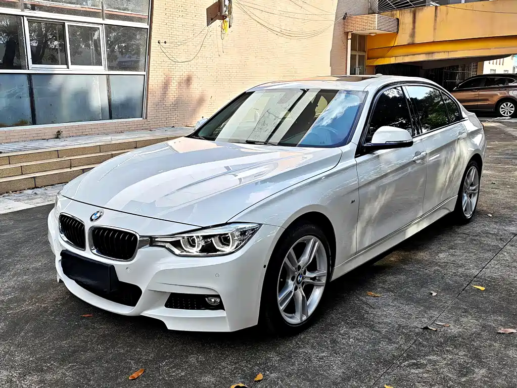 BMW 3 Series 2018 — фото 1