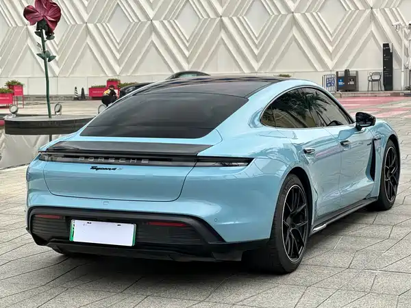 Porsche Taycan 2022