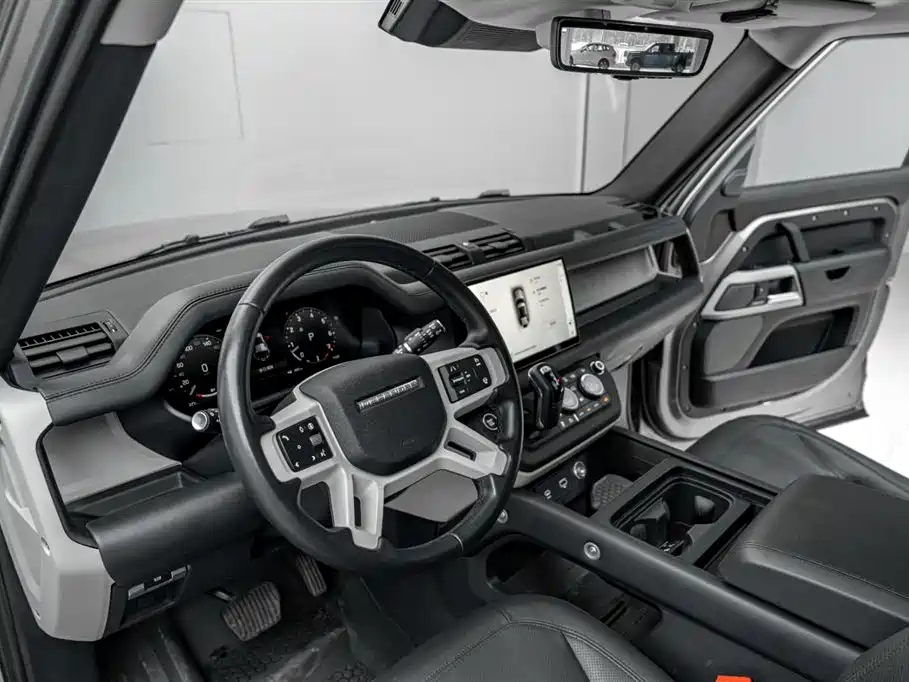 Land Rover Defender 2024 — фото 16
