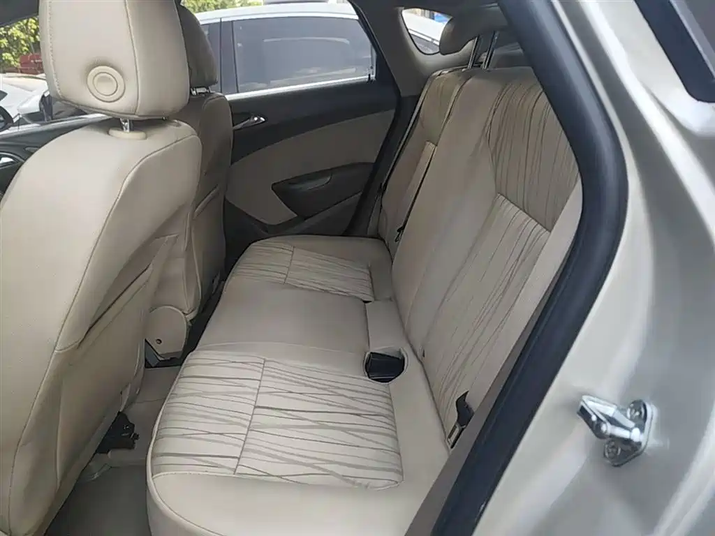 Buick Excelle 2015 — фото 17