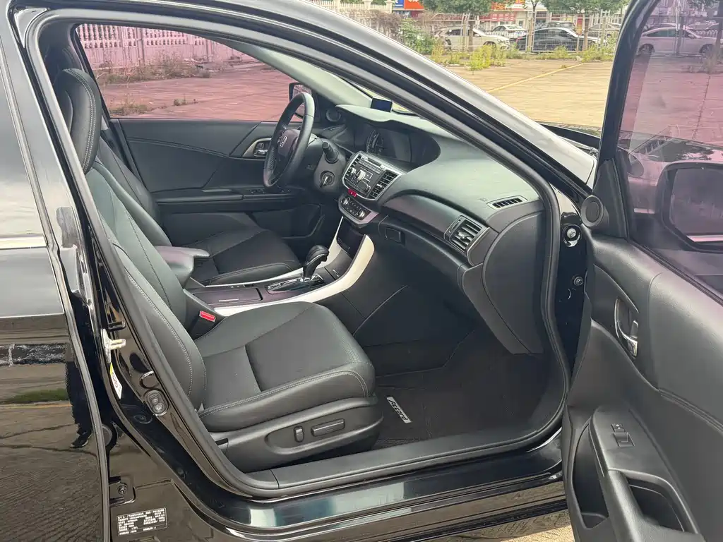 Honda Accord 2016 — фото 13