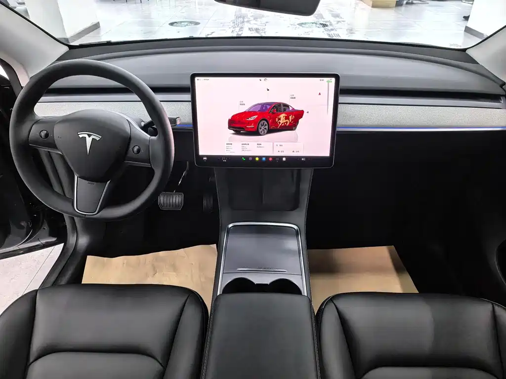 Tesla Model Y 2025 — фото 4