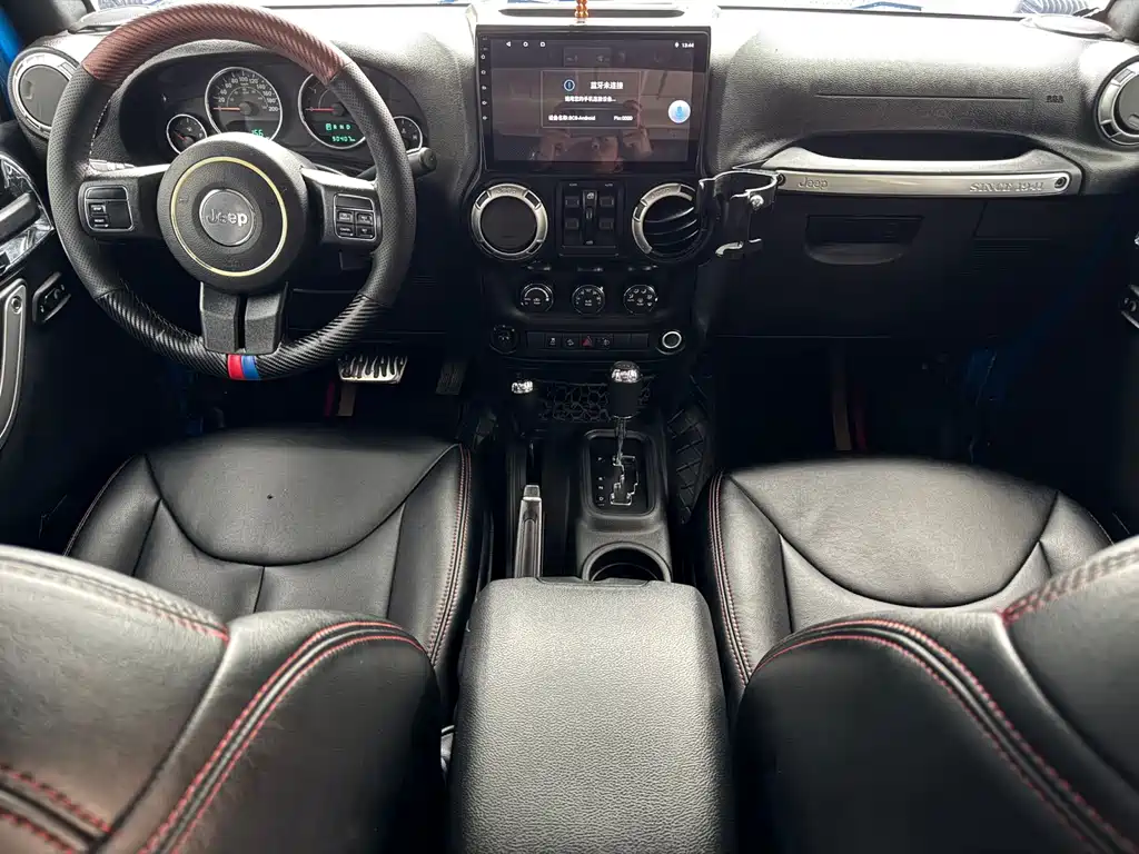 Jeep Wrangler 2016 — фото 12