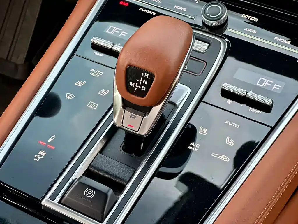 Porsche Panamera 2018 — фото 10