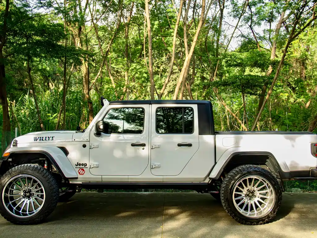 Jeep Gladiator 2023 — фото 3