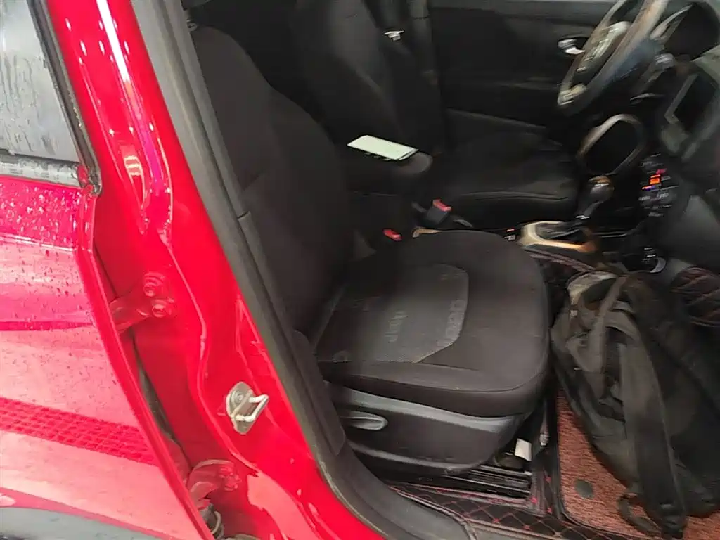 Jeep Renegade 2018 — фото 25