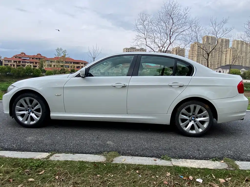 BMW 3 Series 2011 — фото 4