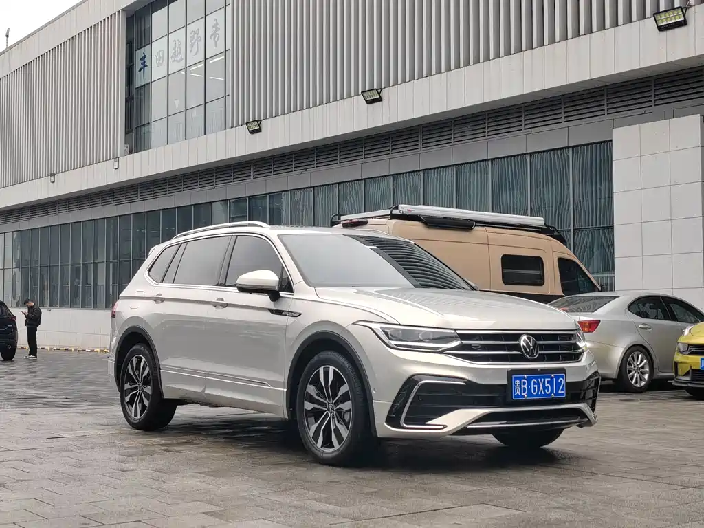 Volkswagen Tiguan L 2023 — фото 3