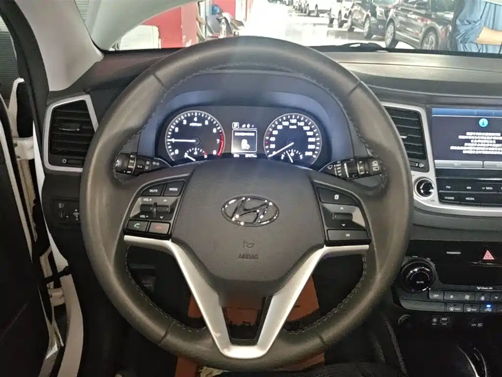 Hyundai Tucson 2016 — фото 11