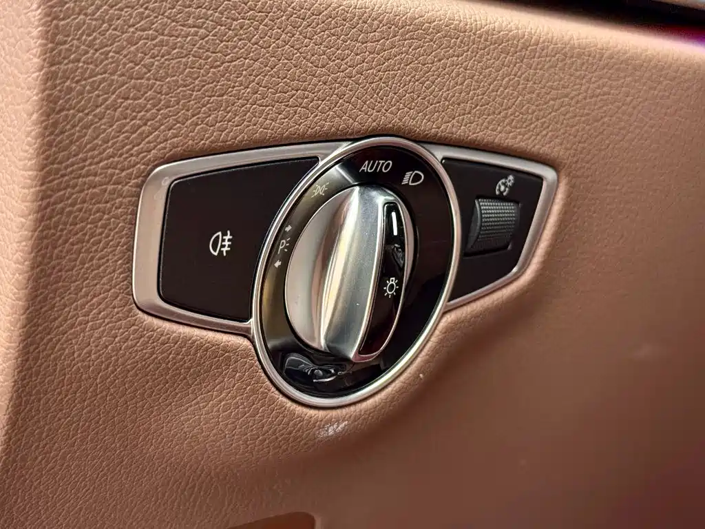 Mercedes-Benz E-Class 2018 — фото 35