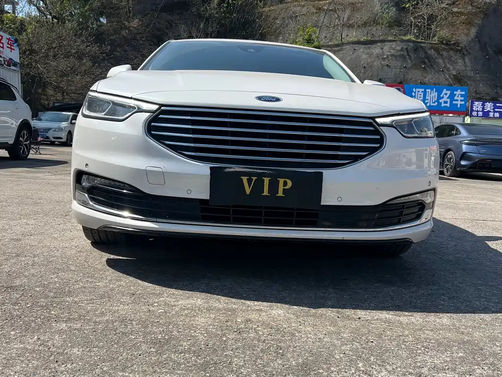 Ford Taurus 2020