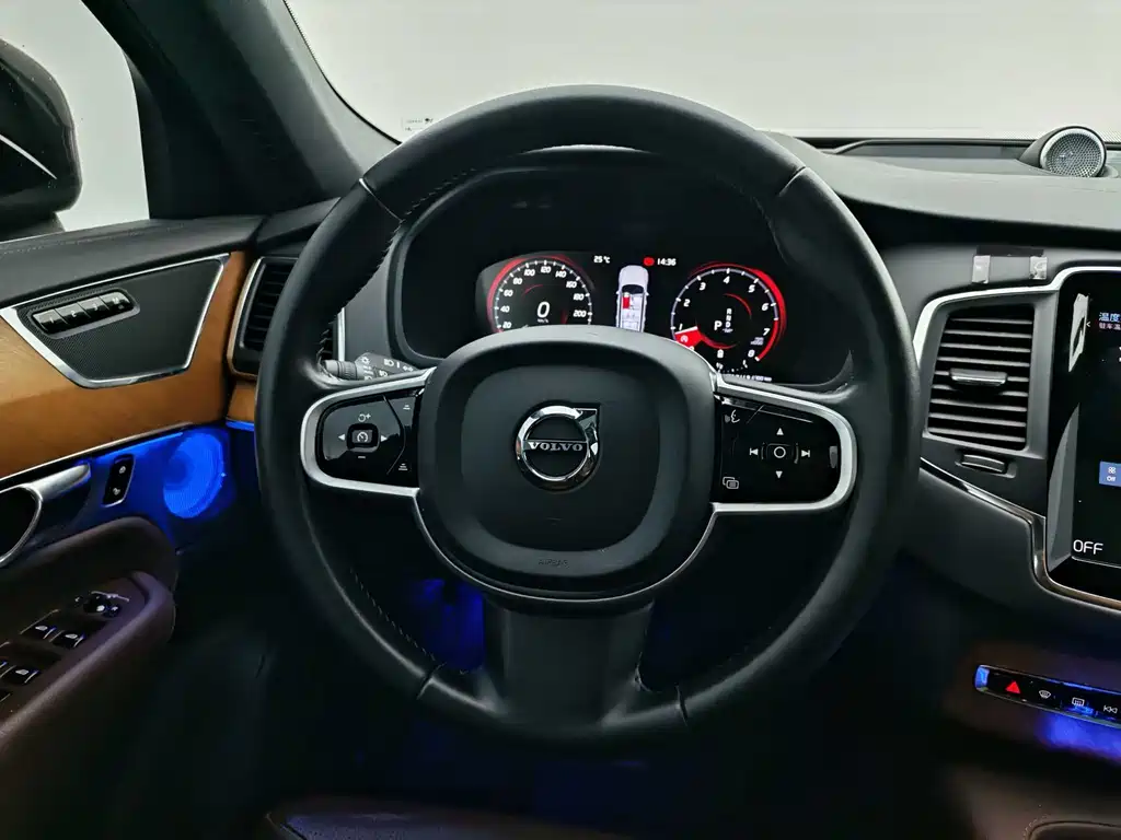 Volvo XC90 2021 — фото 14