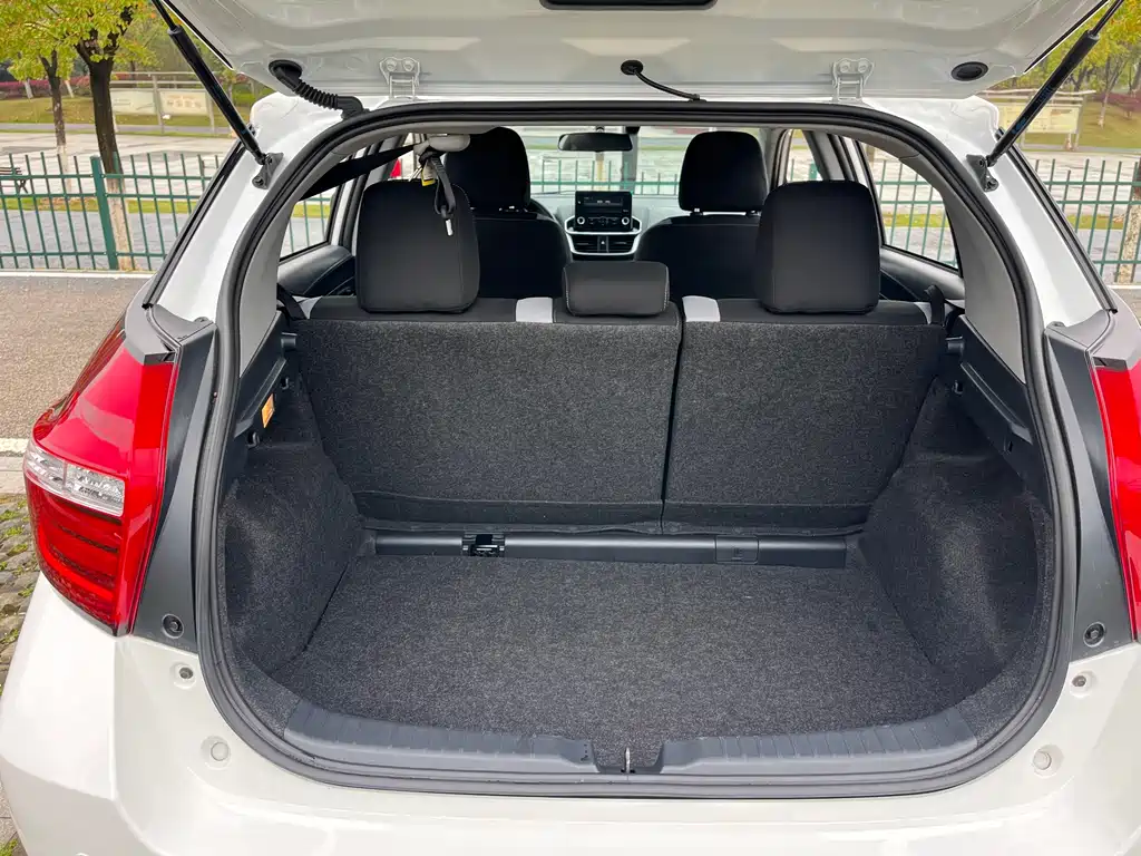 Toyota Yaris L 2021 — фото 17