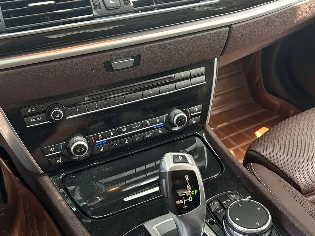 BMW 5 Series GT 2016 — фото 22