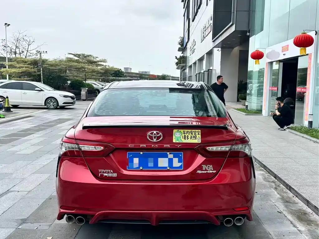 Toyota Camry 2018 — фото 5