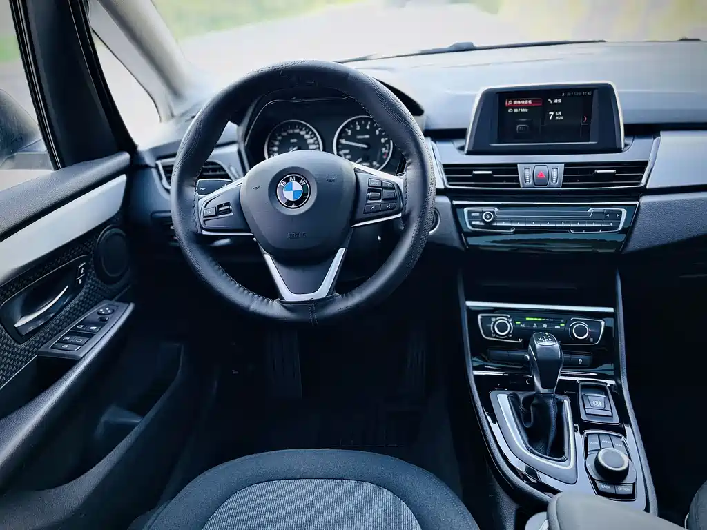 BMW 2 Series Active Tourer 2018 — фото 10