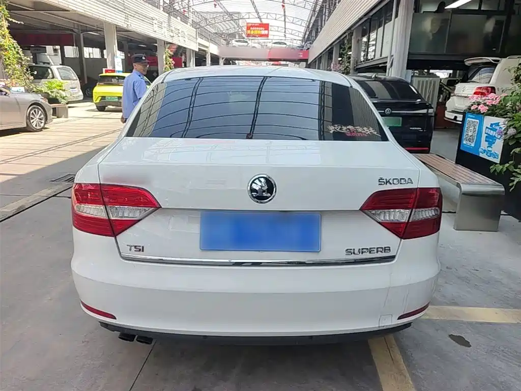 Skoda Superb 2015 — фото 6