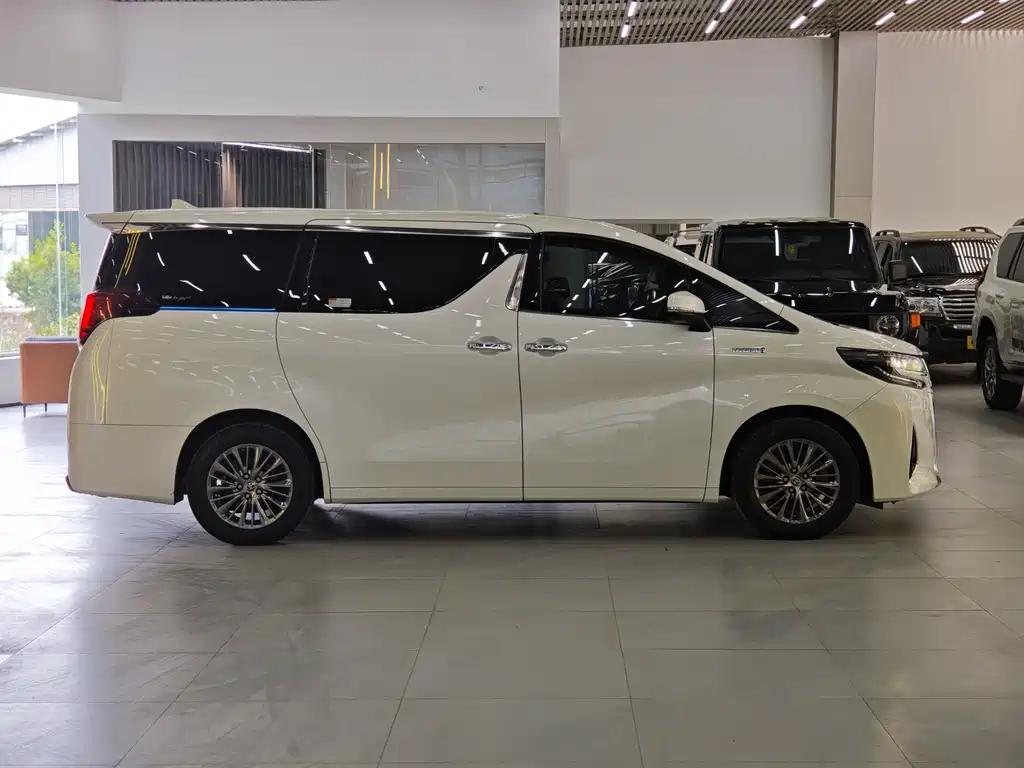 Toyota Alphard 2021 — фото 7